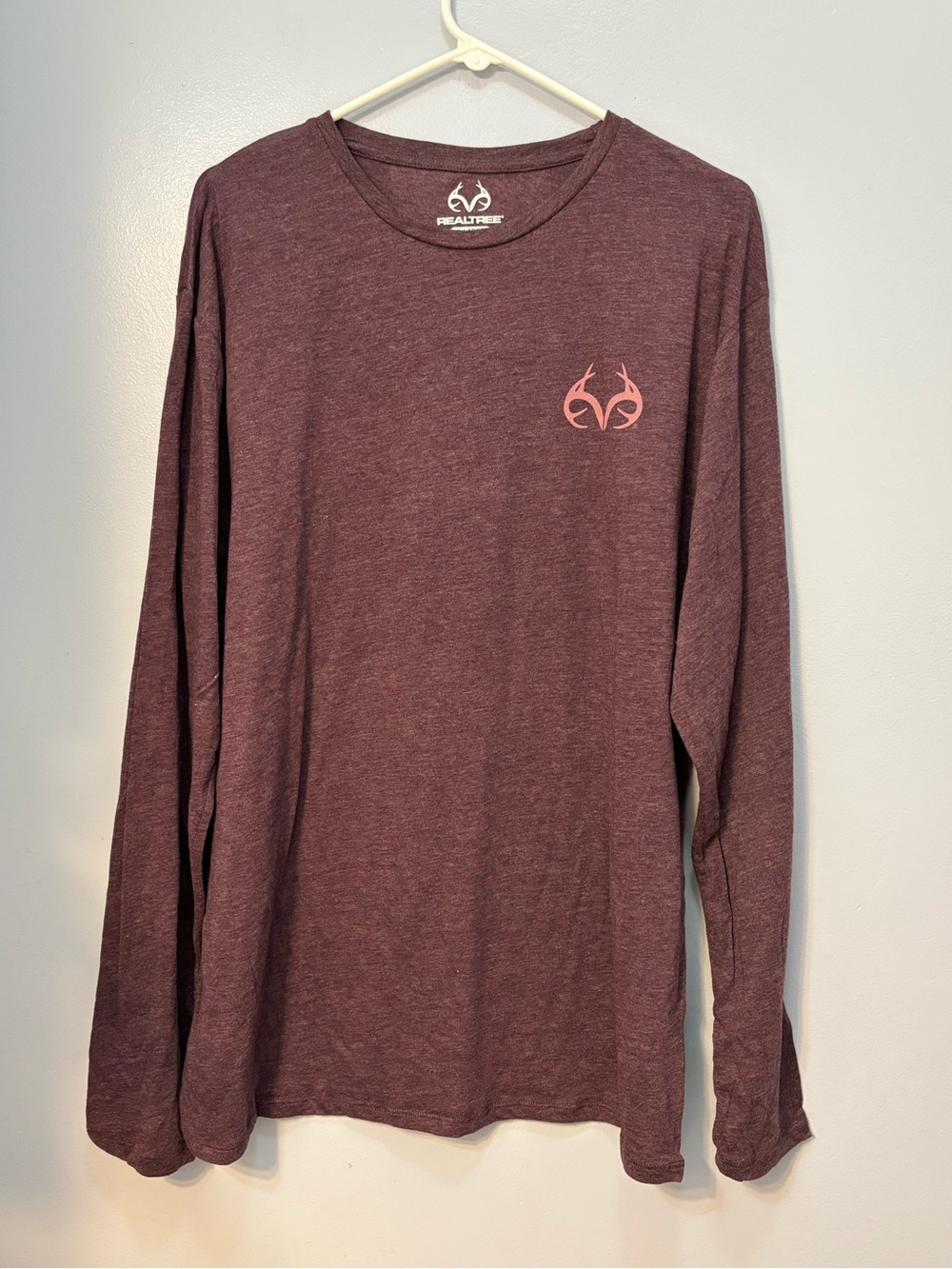 Realtree Heathered Maroon Long Sleeve Performance T-Shirt Pink Logo Sz XL. NWOT
